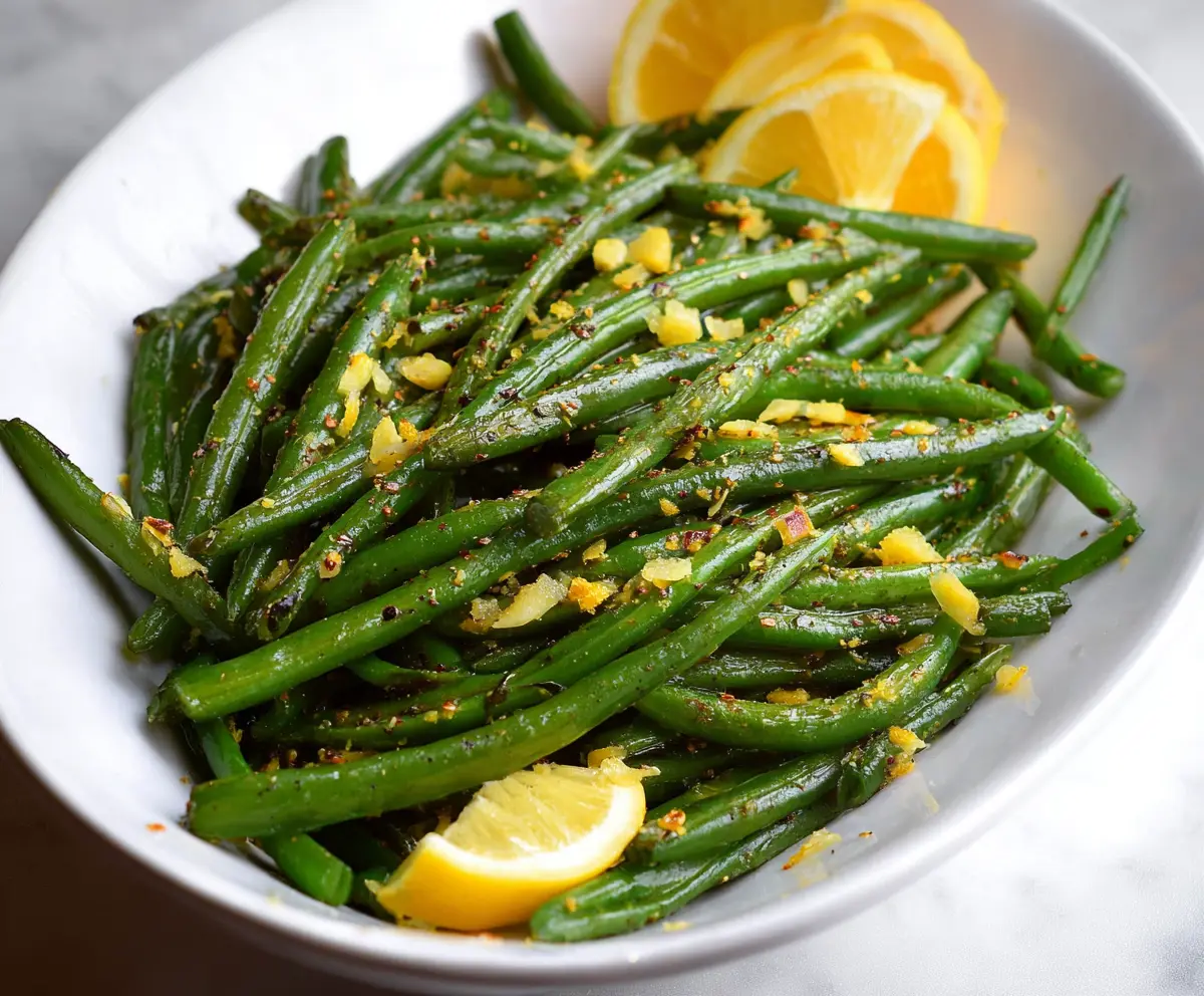 Fresh lemon green beans recipe with vibrant green beans and zesty lemon garnish.